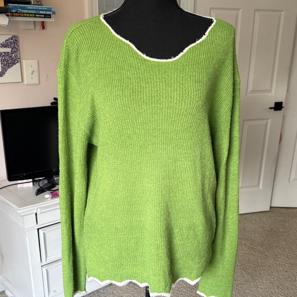 Source Unknown Lime Green Sweater with White Edges